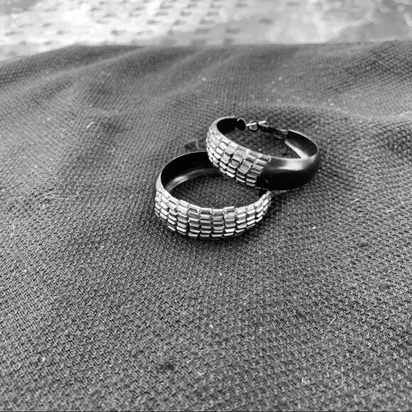 Silver Huggie Hoop Earings NWOT - Picture 4 of 7